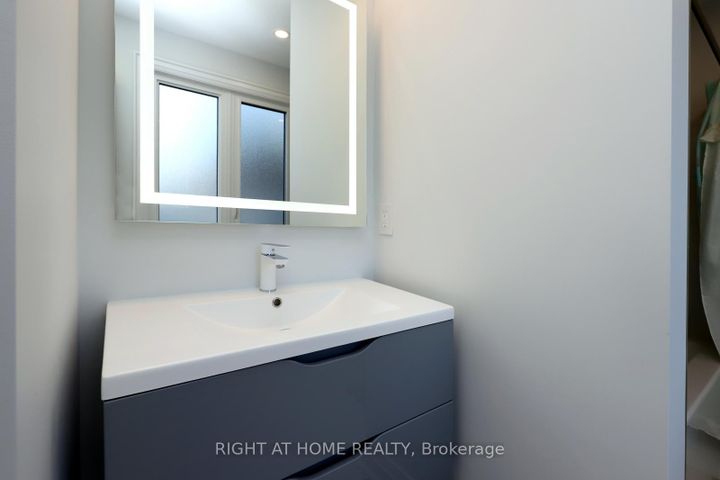 Photo 22 at 2968 Nipiwin Drive N, Meadowvale, Mississauga