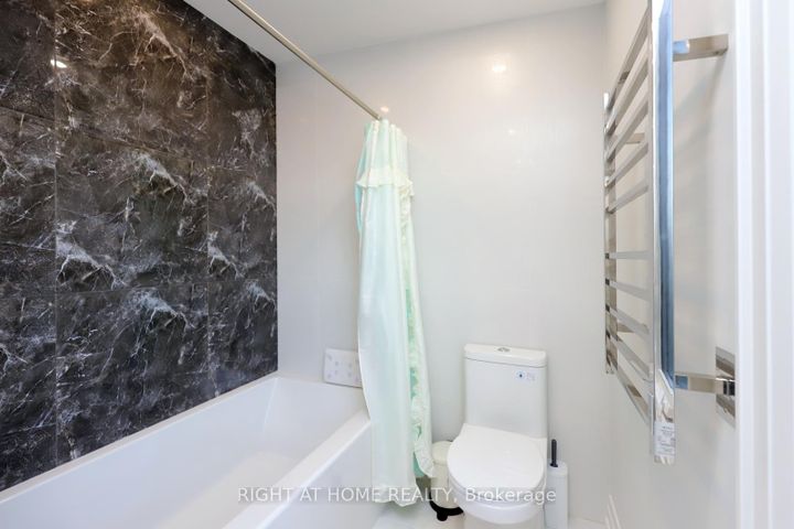 Photo 23 at 2968 Nipiwin Drive N, Meadowvale, Mississauga