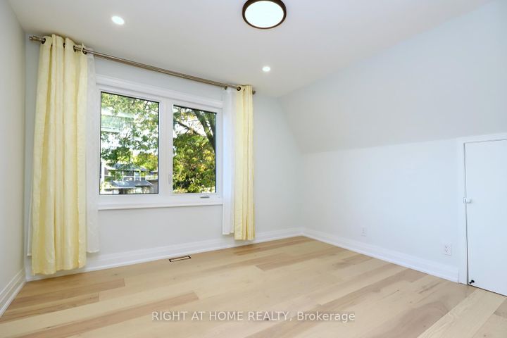 Photo 24 at 2968 Nipiwin Drive N, Meadowvale, Mississauga