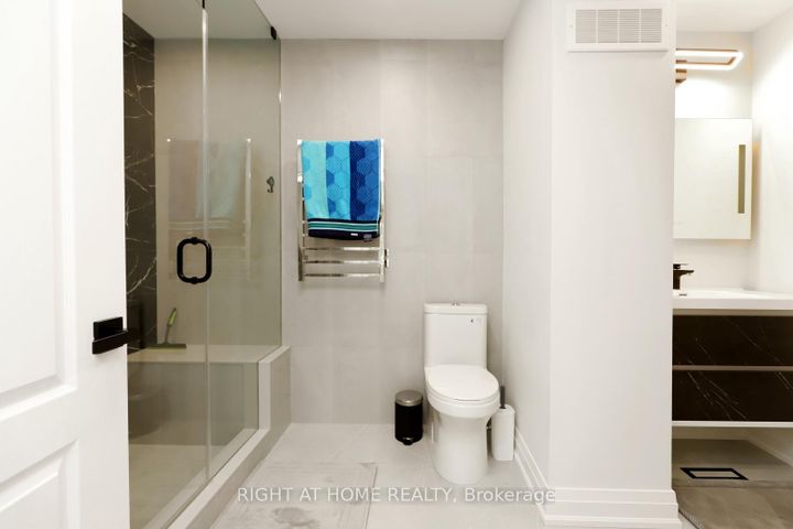 Photo 26 at 2968 Nipiwin Drive N, Meadowvale, Mississauga