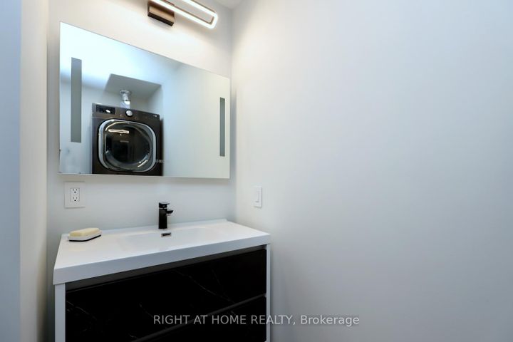 Photo 27 at 2968 Nipiwin Drive N, Meadowvale, Mississauga