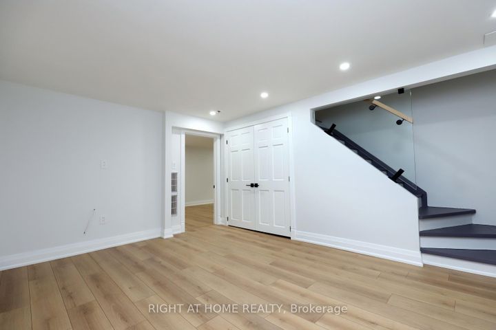 Photo 29 at 2968 Nipiwin Drive N, Meadowvale, Mississauga