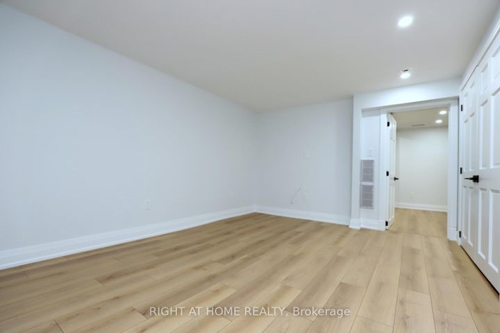Photo 30 at 2968 Nipiwin Drive N, Meadowvale, Mississauga