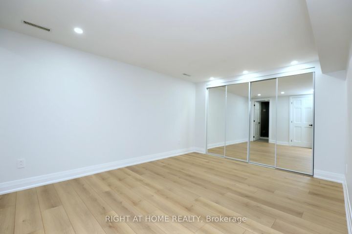 Photo 31 at 2968 Nipiwin Drive N, Meadowvale, Mississauga