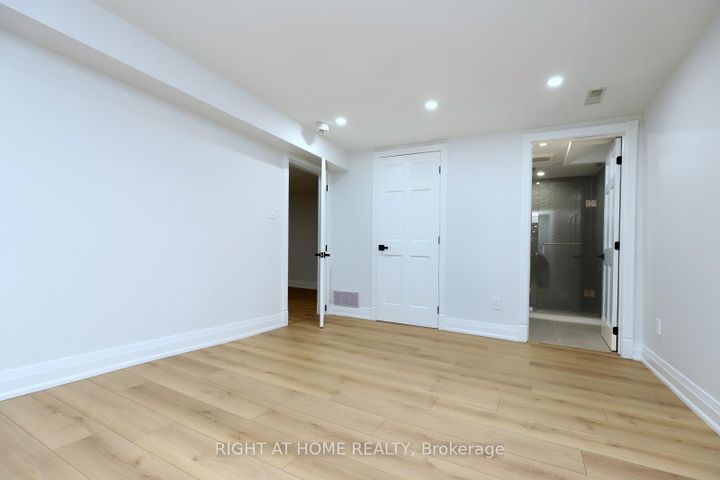 Photo 32 at 2968 Nipiwin Drive N, Meadowvale, Mississauga
