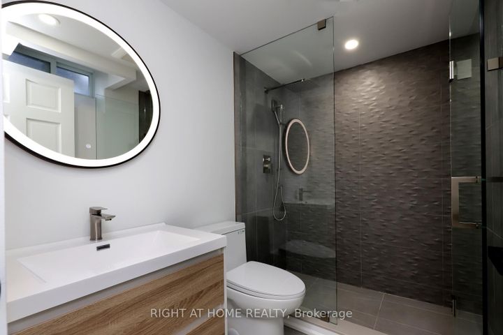 Photo 33 at 2968 Nipiwin Drive N, Meadowvale, Mississauga