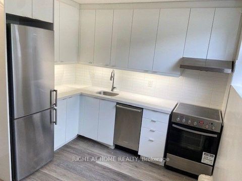 Photo 22 at 121 Fourth Street, New Toronto, Toronto