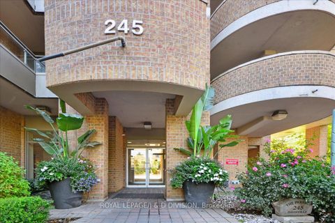 Photo 3 at 405 - 245 Davisville Avenue, Mount Pleasant East, Toronto
