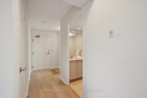 Photo 4 at 405 - 245 Davisville Avenue, Mount Pleasant East, Toronto