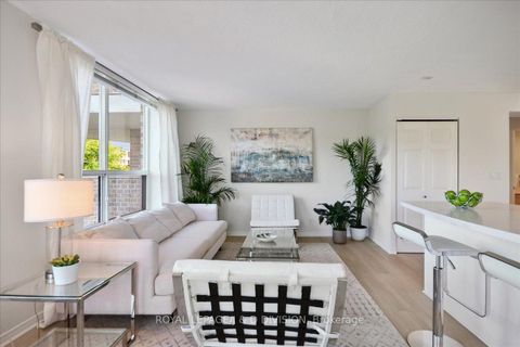 Photo 11 at 405 - 245 Davisville Avenue, Mount Pleasant East, Toronto