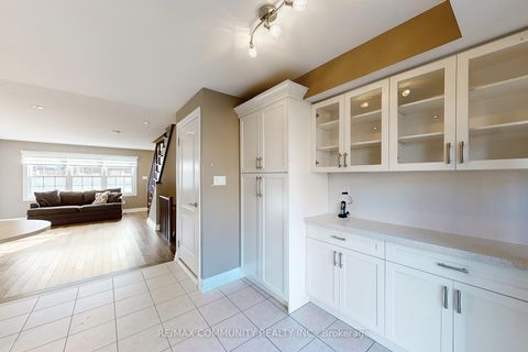 Photo 17 at 8 - 3030 Lakeshore Boulevard W, New Toronto, Toronto