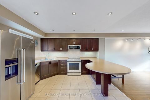 Photo 18 at 8 - 3030 Lakeshore Boulevard W, New Toronto, Toronto