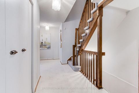 Photo 3 at 136 Stillwater Crescent, Branson, Toronto