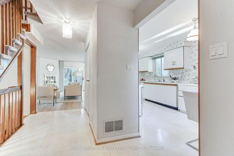 Photo 5 at 136 Stillwater Crescent, Branson, Toronto