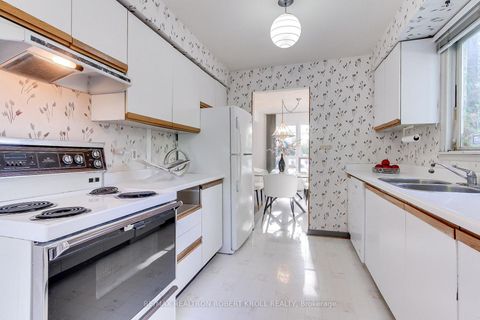 Photo 7 at 136 Stillwater Crescent, Branson, Toronto