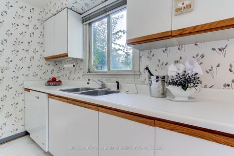 Photo 8 at 136 Stillwater Crescent, Branson, Toronto