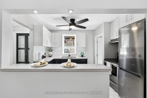 Photo 4 at 30 Presley Avenue, Birchmount, Toronto