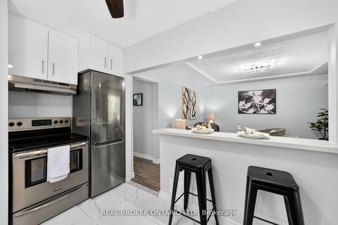 Photo 7 at 30 Presley Avenue, Birchmount, Toronto