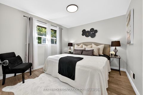Photo 13 at 30 Presley Avenue, Birchmount, Toronto