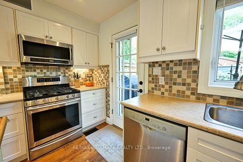 Photo 10 at 3318 Bathurst Street, Lawrence, Toronto