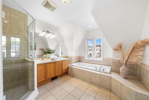 Photo 18 at 507 Broadway Avenue, Leaside, Toronto