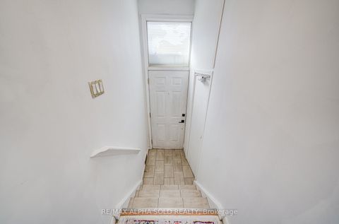 Photo 5 at 334 Moore Park Avenue, Newtonbrook West, Toronto