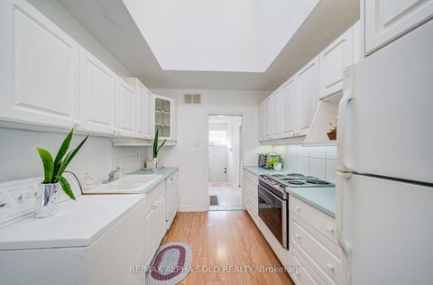 Photo 14 at 334 Moore Park Avenue, Newtonbrook West, Toronto