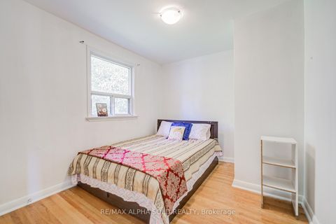 Photo 28 at 334 Moore Park Avenue, Newtonbrook West, Toronto