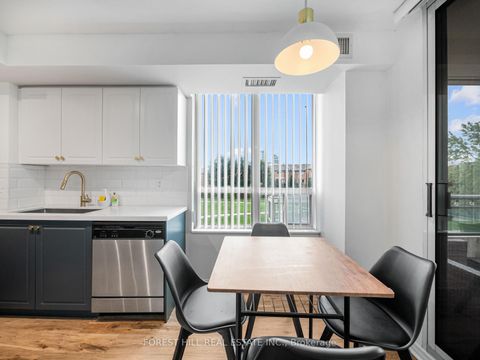 Photo 6 at 211 - 330 Red Maple Road, Langstaff, Richmond Hill