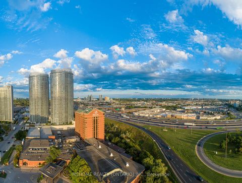 Photo 2 at 718 - 2033 Kennedy Road, Malvern West, Toronto