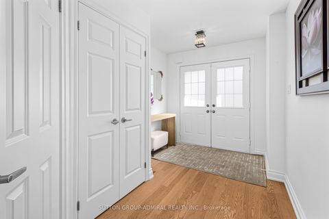 Photo 2 at 10 Oak Park Crescent, Rural Vaughan, Vaughan