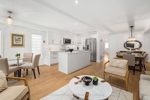 Photo 10 at 10 Oak Park Crescent, Rural Vaughan, Vaughan