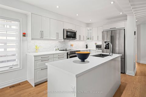 Photo 12 at 10 Oak Park Crescent, Rural Vaughan, Vaughan