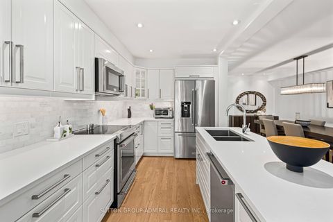 Photo 13 at 10 Oak Park Crescent, Rural Vaughan, Vaughan