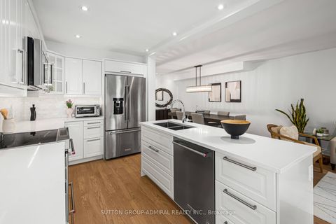 Photo 14 at 10 Oak Park Crescent, Rural Vaughan, Vaughan