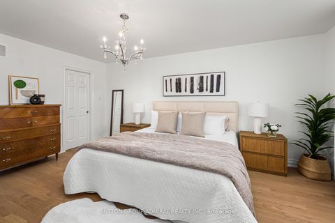 Photo 20 at 10 Oak Park Crescent, Rural Vaughan, Vaughan