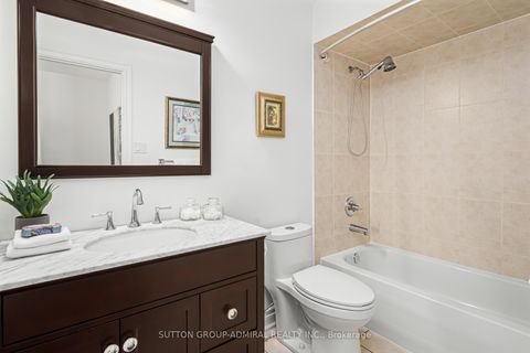 Photo 24 at 10 Oak Park Crescent, Rural Vaughan, Vaughan