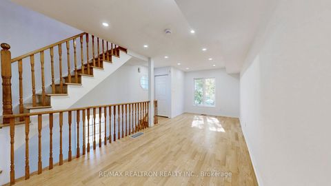 Photo 11 at 33 - 189 Galloway Road, West Hill, Toronto