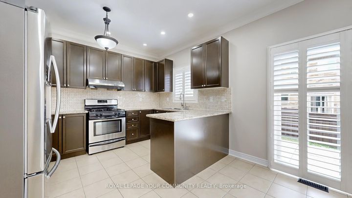 Photo 6 at 92 Laval Street, Vellore Village, Vaughan