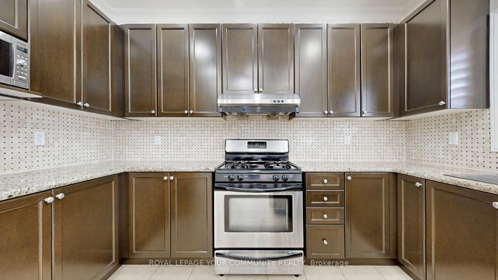Photo 8 at 92 Laval Street, Vellore Village, Vaughan