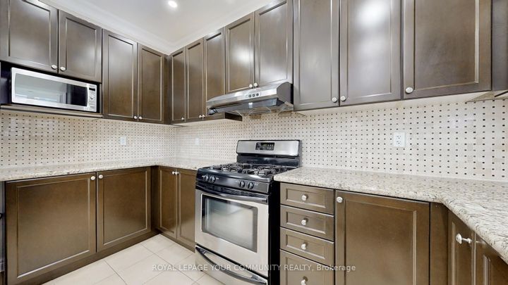 Photo 9 at 92 Laval Street, Vellore Village, Vaughan