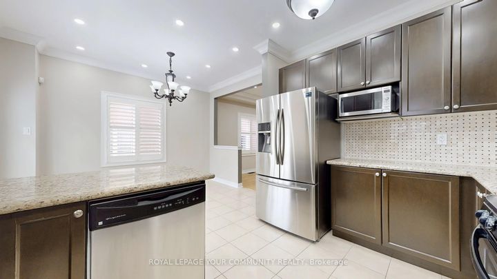 Photo 10 at 92 Laval Street, Vellore Village, Vaughan