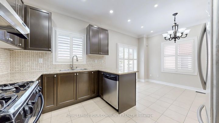 Photo 11 at 92 Laval Street, Vellore Village, Vaughan