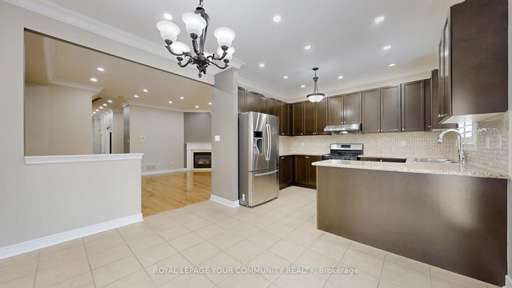 Photo 13 at 92 Laval Street, Vellore Village, Vaughan