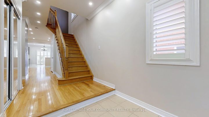 Photo 18 at 92 Laval Street, Vellore Village, Vaughan