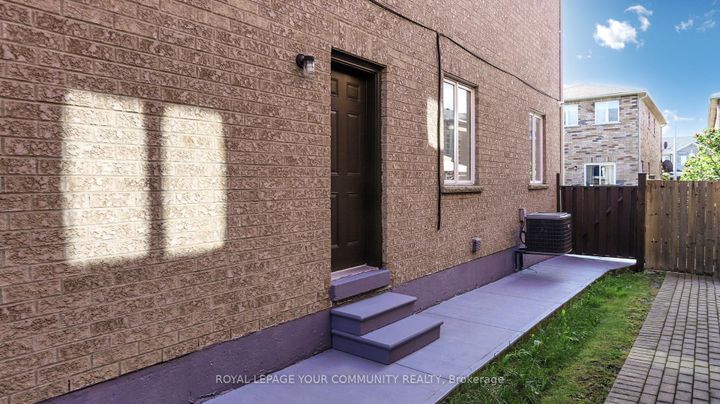 Photo 39 at 92 Laval Street, Vellore Village, Vaughan