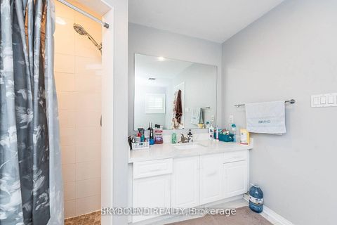 Photo 19 at 66 Skylark Drive, Vellore Village, Vaughan