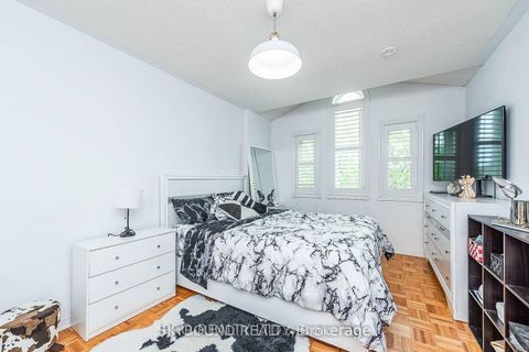 Photo 20 at 66 Skylark Drive, Vellore Village, Vaughan
