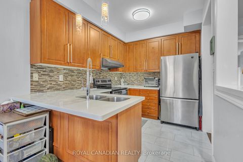 Photo 10 at 6 Mediterra Drive, Vellore Village, Vaughan