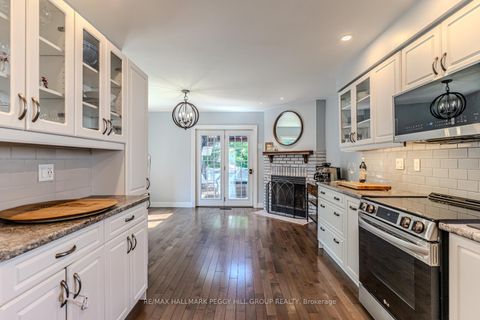 Photo 3 at 20 Pae Drive, Painswick North, Barrie